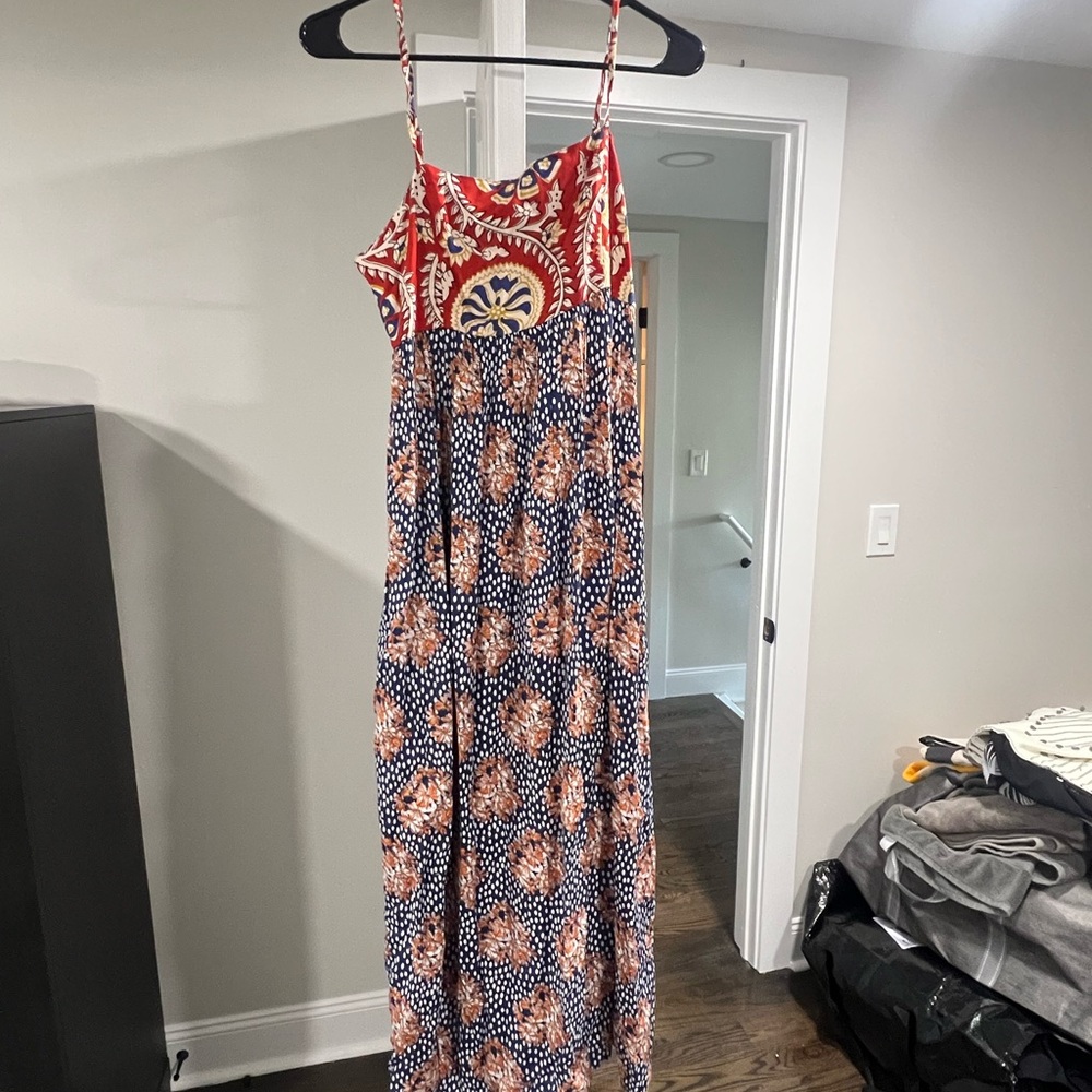 Natural life summer dress size small. Does not have tags but I neger wore it.